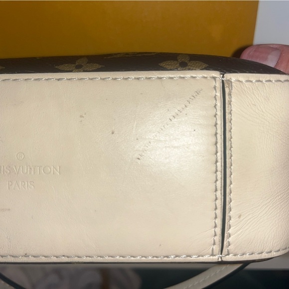 Louis Vuitton Saintonge Crème  Monogram Crossbody - Picture 10 of 16